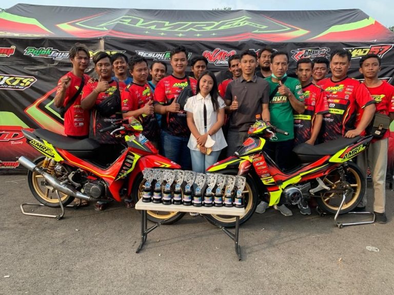 Lagi! Bendera AMRF Koizumi ipone CLD Add+ Berkibar di Puncak Podium Tugu Muda Road Race Championship 2022