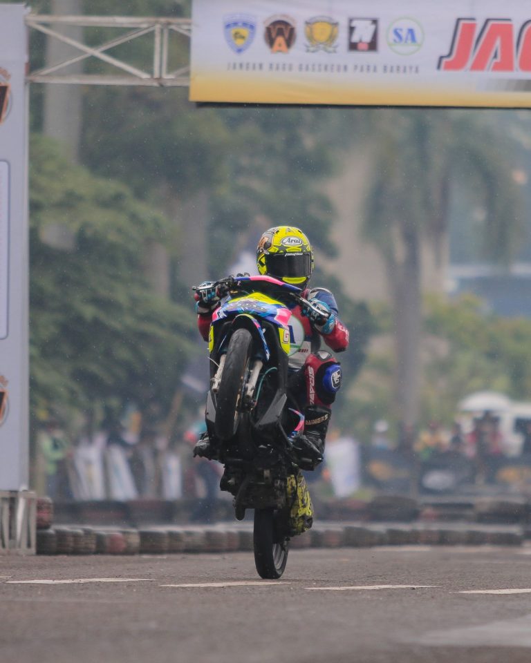 Berhasil Bawa Pulang Sepeda Motor Anggi Gianturi Juara Lagi di Road Race Jagabaya Seri 2