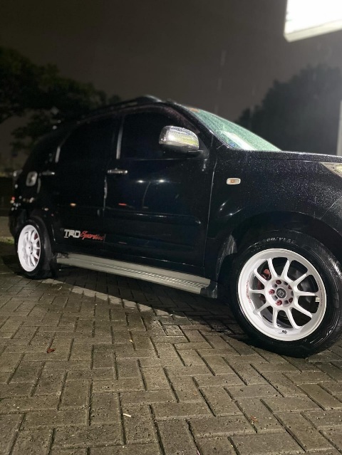 Venom Ring 17 Dongkrak Tampilan Toyota Rush Old Jadi Auto Ganteng by Sky Wheels