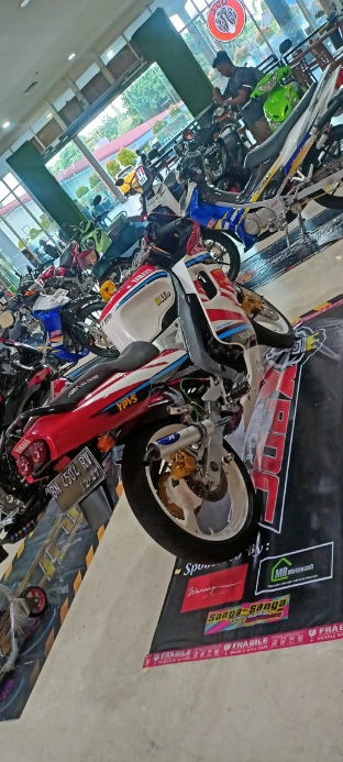 Yamaha TZM 150 dan Yamaha Tiara 120S Plat KT XPDC Racing Team Raih Penghargaan Kontes Modifikasi Samarinda