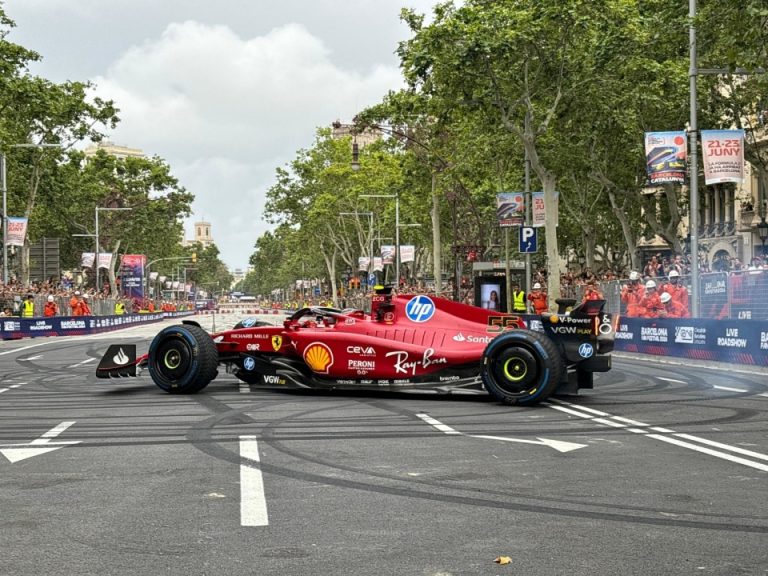 Carlos Sainz Kecelakaan di Kualifikasi, Verstappen Catatkan Waktu Tercepat Namun Dibatalkan