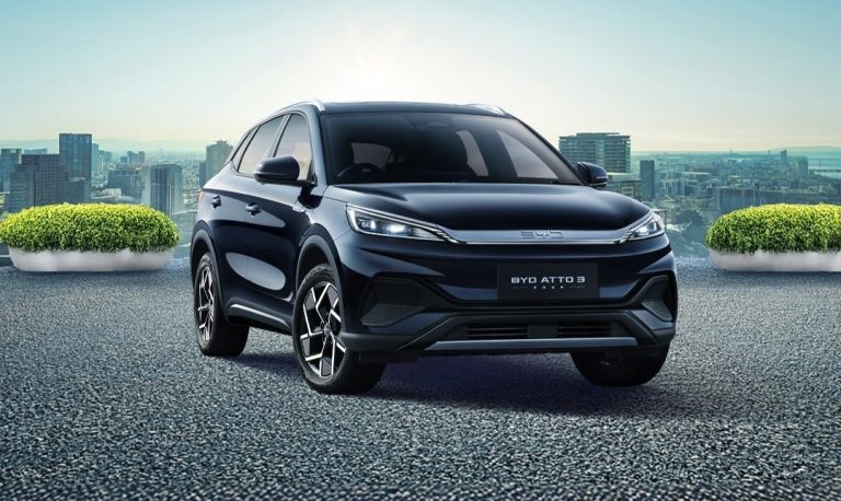 Kenapa Mobil Listrik Seperti Tesla dan BYD Masih Langka di Daerah?