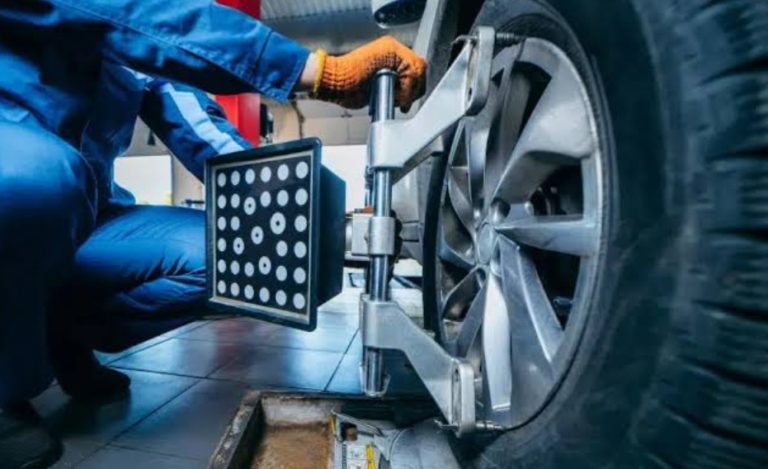Kaki-kaki Mobil Getar? Ini Panduan Lengkap Mengenali Waktu yang Tepat Untuk Spooring