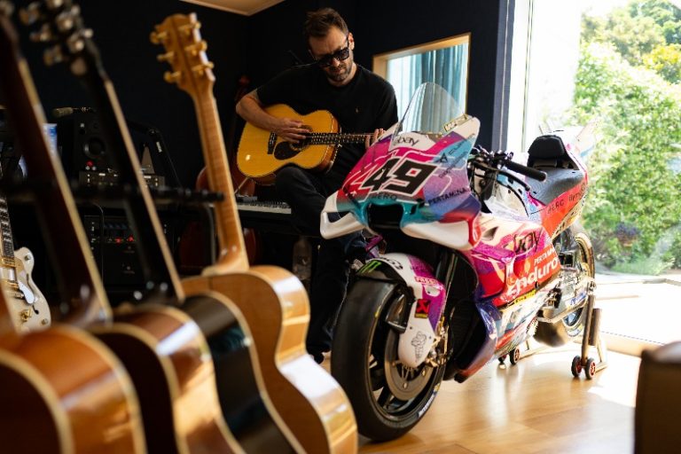 Livery Spesial dari Pertamina Enduro VR46 Racing Team Padukan Musik dan Balap