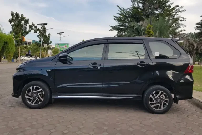 Benarkah Mobil Warna Hitam Menyerap Panas dan Mempengaruhi Kinerja Mesin?