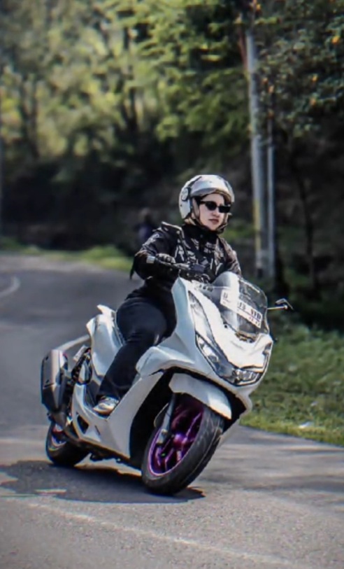 Mommy Racing X Bidadari Galak: Single Fighter Honda PCX Asal Majalaya