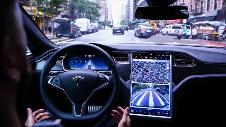 Mobil Listrik Autopilot Bisa Kena Virus? Ini Faktanya