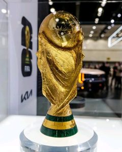 KIA dan FIFA Resmikan Kemitraan di LA Auto Show dengan Trofi Piala Dunia FIFA 26™