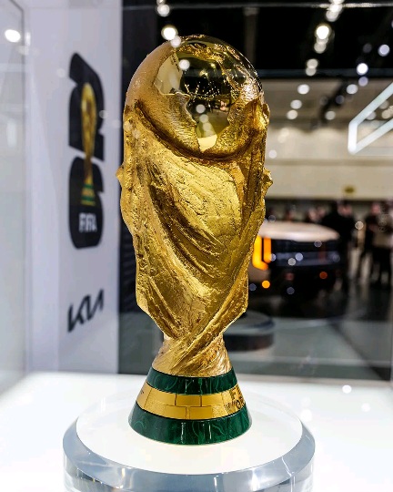 KIA dan FIFA Resmikan Kemitraan di LA Auto Show dengan Trofi Piala Dunia FIFA 26™