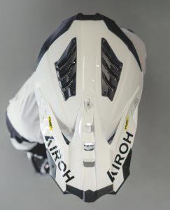 Review Helm Off-Road Airoh Aviator 3 EVO: “Obat Ganteng” dengan Standar Keamanan Juara Dunia!