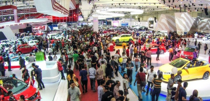 Otomotif Indonesia Sedang Terpuruk hingga Akhir 2025: Pasar Mobil Anjlok, Roda Dua Justru Jadi Benteng Harapan