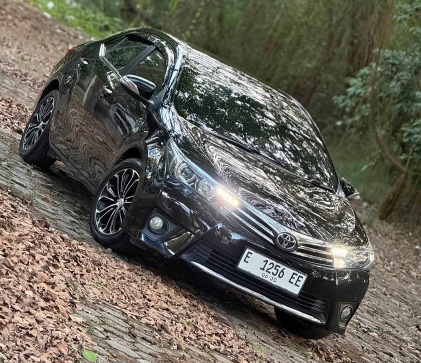 Toyota Altis V AT 2015